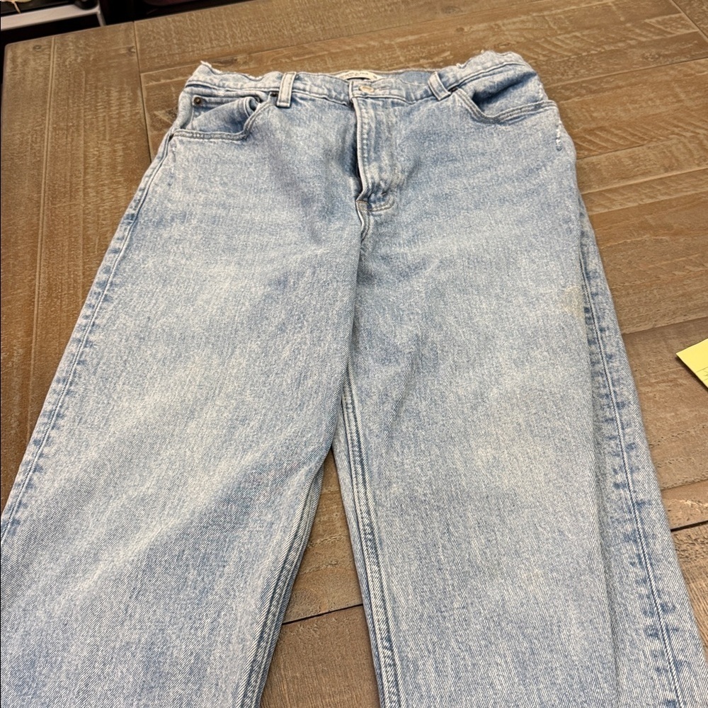 Abercrombie and Fitch Ultra High Rise 90s Straight Jean - Picture 3 of 11